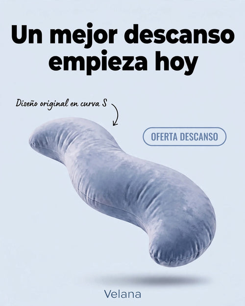 Almohada ergonómica en forma de S flotando sobre fondo celeste con textos promocionales sobre el descanso.